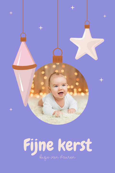Hippe kerstkaart met eigen foto in kerstbal met sterren