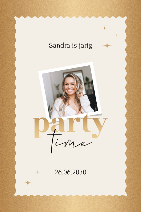 Uitnodiging verjaardag party time met goudlook kader en foto