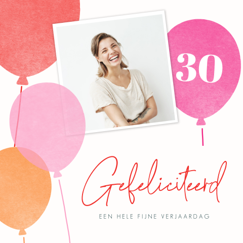 Vrolijke verjaardagskaart met ballonnen en aanpasbare leeftijd