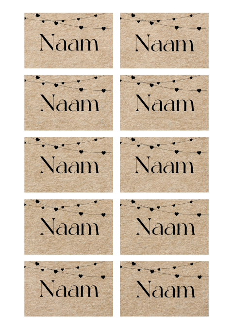 Bruiloft naamkaartjes in kraft look met hartjesslinger