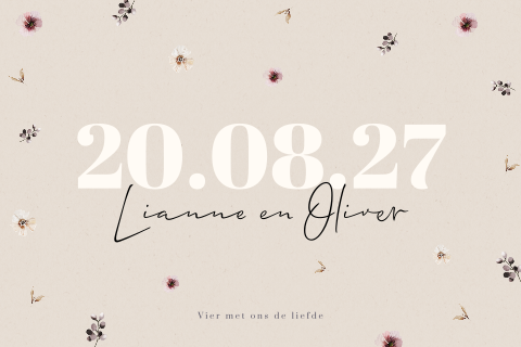 Romantische trouwkaart met droogbloemen en kartonlook