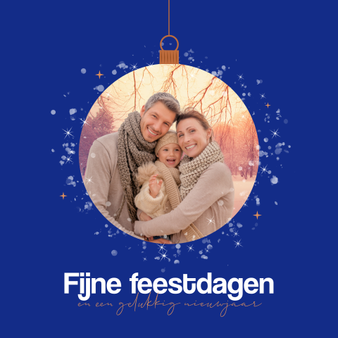 trendy kerstkaart met foto in kerstbal