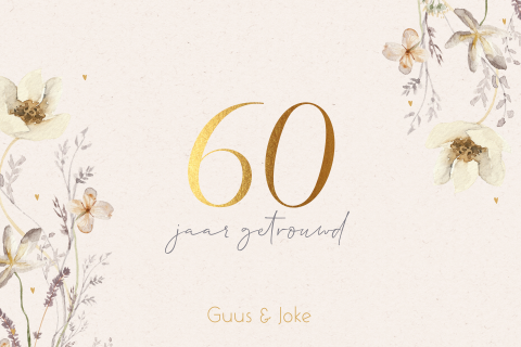 Klassieke uitnodiging 60 jaar getrouwd met goudlook en bloemen