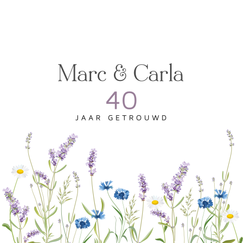 Rustige jubileum uitnodiging met veldbloemen