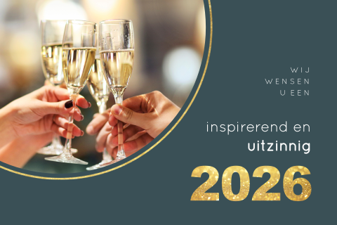 Proostende champagne kerstkaart voor bedrijven met jaartal