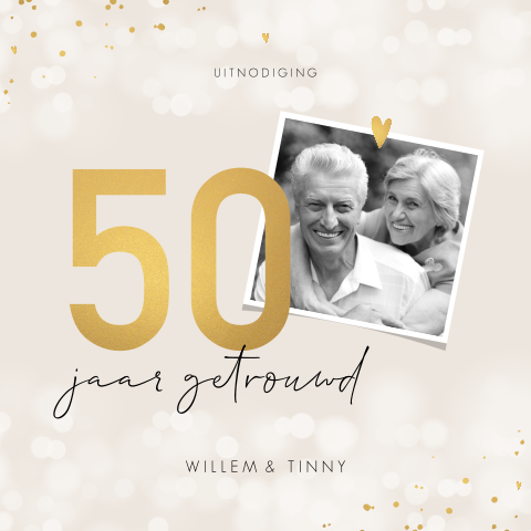Stijlvolle jubileumuitnodiging 50 jaar getrouwd met goudlook en foto