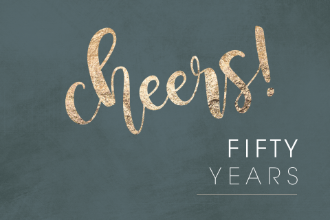 Trendy verjaardagskaart 50 jaar met Cheers in goudlook