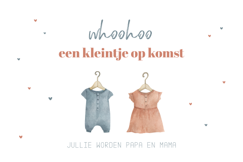 Wenskaart kleintje op komst met babypakjes