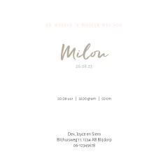 Zusje en broer tussen de boerderijdieren