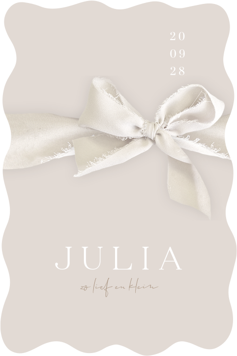 Klassiek en uniek geboortekaartje meisje in aparte vorm met echt lint