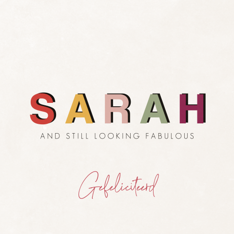 Verjaardagskaart Sarah met opvallende, gekleurde letters