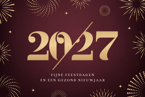 Sprankelende zakelijke kerstkaart met vuurwerk en jaartal 