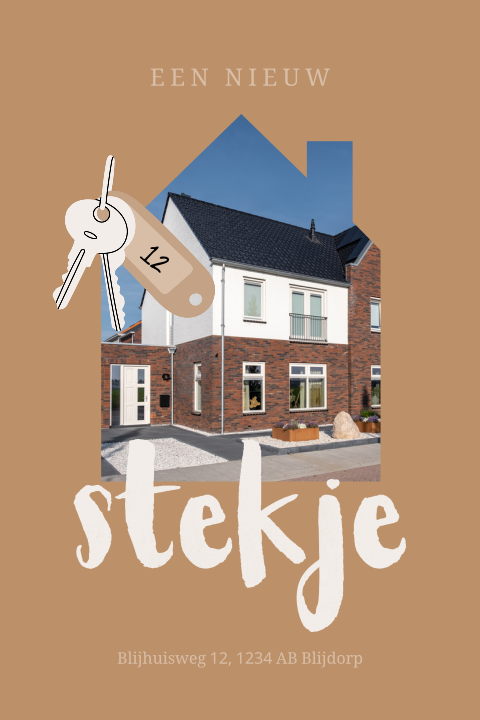 Foto verhuiskaart met huis en nieuwe sleutel met label met huisnummer
