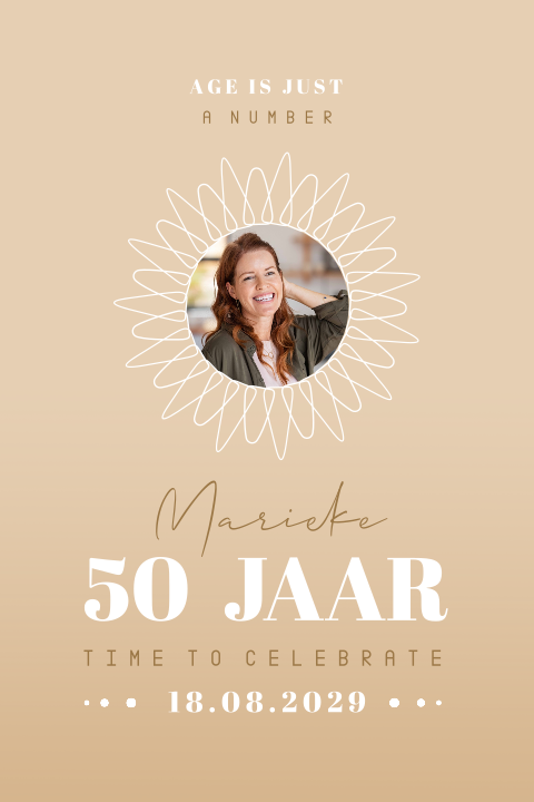 Typografische Sarah verjaardag uitnodiging 50 jaar met zon en foto