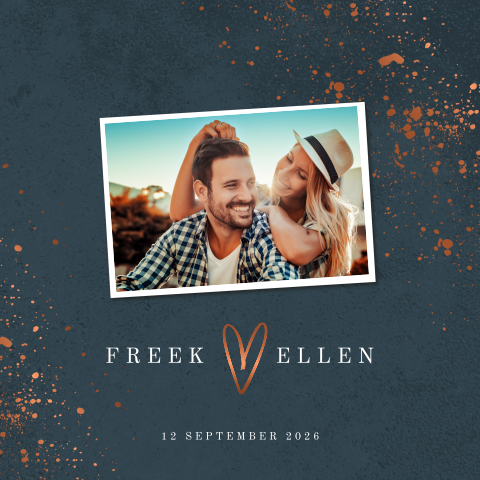 Hippe foto trouwkaart met koperen hart en spetters