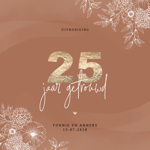 Sierlijke 25 jaar getrouwd met bloemen