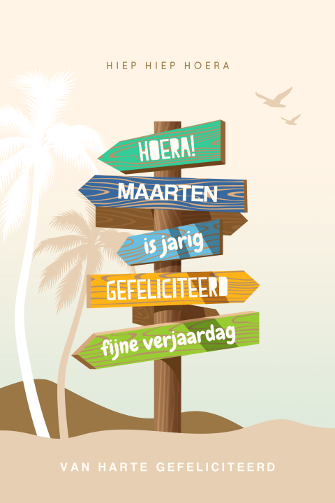 Tropische verjaardagskaart met naam op houten wegwijzer