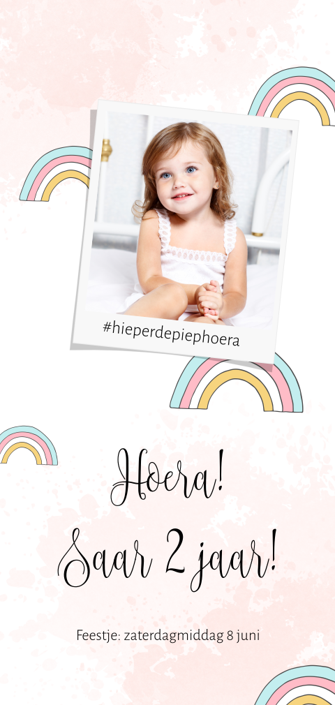 Vrolijke kinderfeest uitnodiging met foto en regenboog
