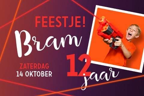 Kinderfeestje uitnodiging lasergamen met lasers en eigen foto