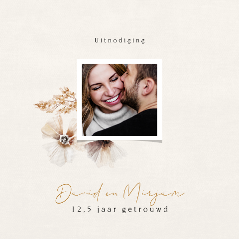 12,5 jaar getrouwd jubileumuitnodiging met bloemen en foto