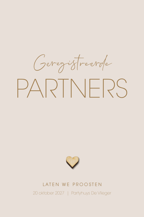 Trendy geregistreerd partnerschap uitnodigingskaart met houten hartje