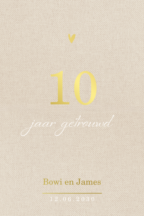 Stijlvolle 10 jaar getrouwd uitnodiging met linnenlook en goudfolie