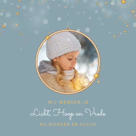 Kerstkaart met foto kind en vredes boodschap