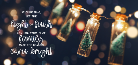 Kerstkaart met foto van sfeervolle lampjes en christelijke tekst