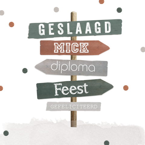 Geslaagd kaart met houten wegwijzer en confetti