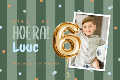 Kinderfeestje uitnodiging voor een jongen met ballon en confetti
