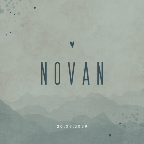 Stoer geboortekaartje voor een jongen met aquarel en hartjes