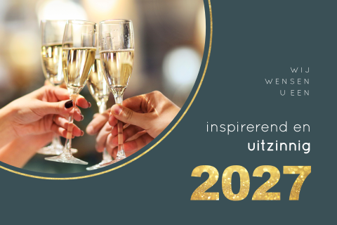 Proostende champagne kerstkaart voor bedrijven met jaartal