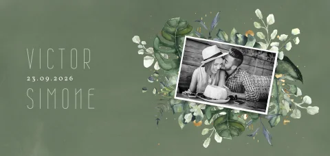 Trouwkaart met foto en pastelkleurige bloemen