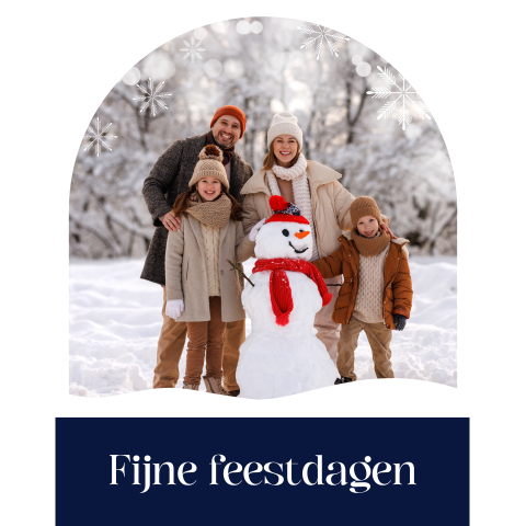 Sneeuwbol kerstkaart met sneeuw, ijskristallen en eigen foto