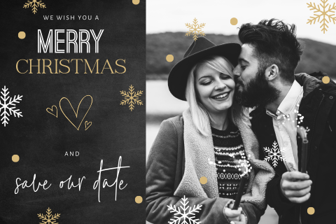 Save the date kerstkaart met foto en sneeuw op krijtbord