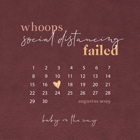 Social distancing failed zwangerschapsaankondiging met kalender