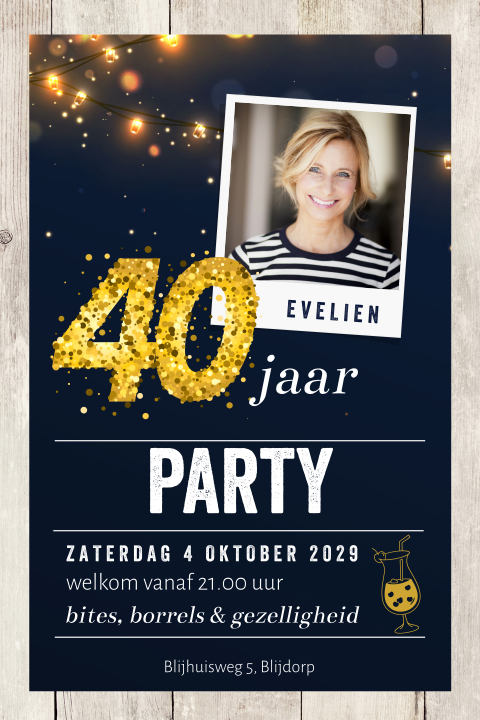 Uitnodiging verjaardag hout party glitter