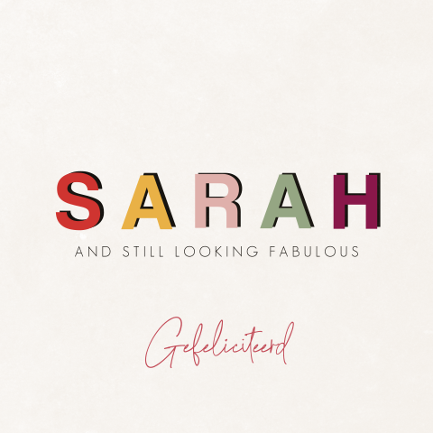 Verjaardagskaart Sarah met opvallende, gekleurde letters