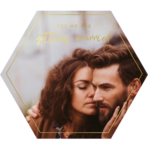 Goudfolie trouwkaart in zeshoek vorm met foto