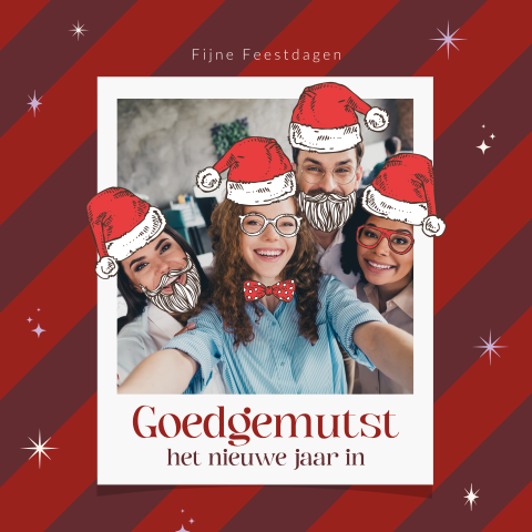 Grappige zakelijke kerstkaart met kerstmuts en foto