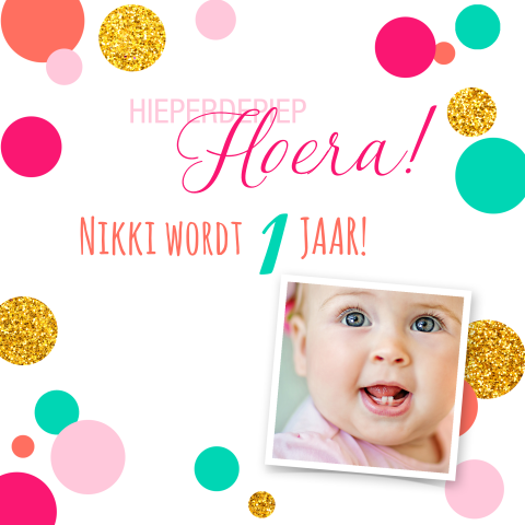 Vrolijke uitnodiging met confetti en foto voor meisje