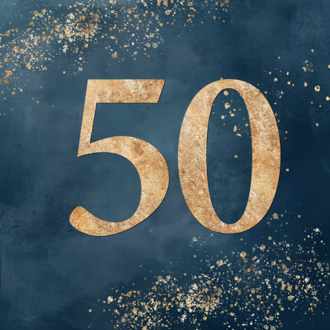 Uitnodigingskaart voor 50 verjaardag met spetters op donkerblauw