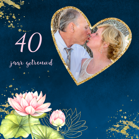 Stijlvolle uitnodiging jubileumfeest met hartjes foto en lotus bloemen