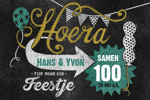 Uitnodiging samen 100 met ballon en slingers op krijtbord