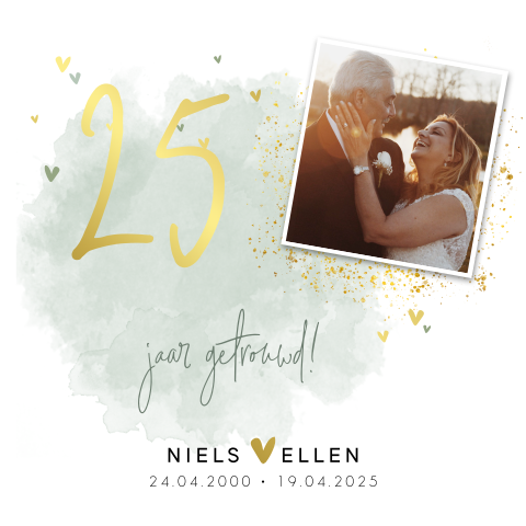 Goudfolie jubileum uitnodiging hip met watercolor en hartjes
