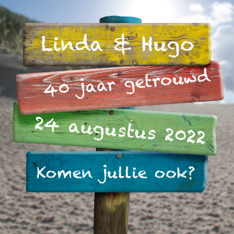 Uitnodiging 40 jaar huwelijk met wegwijzer op strand