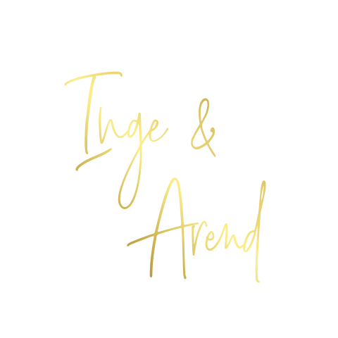 Minimalistische trouwkaart met goudfolie op wit