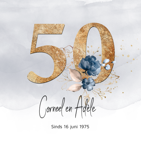 Stijlvolle jubileumkaart voor 50 jaar huwelijk met blauwe bloemen
