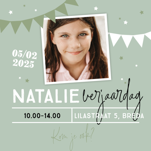 Kinderuitnodiging met foto, slingers en sterren op mintgroen