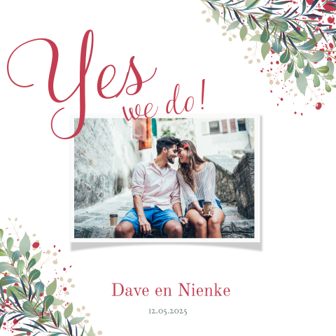 Foto-trouwkaart met takjes en in rood 'yes we do'
